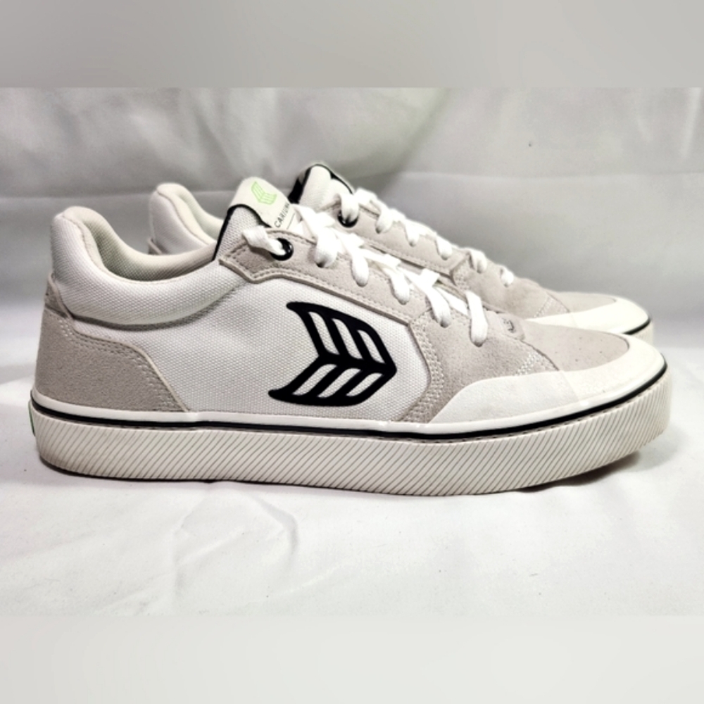 🛹 Cariuma Pro Vallely men size 9 women size 10.5 Offwhite and gray suede